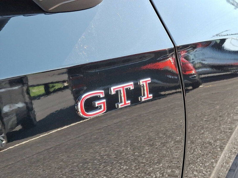 2025 Volkswagen Golf GTI SE