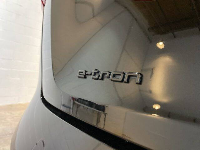 2022 Audi e-tron quattro Premium