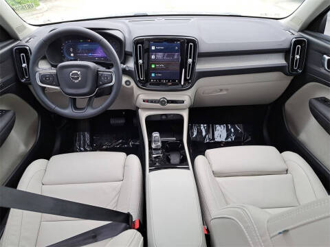 2024 Volvo XC40 B5 Plus Bright Theme