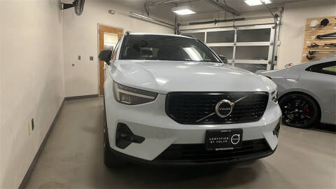2025 Volvo XC40 B5 Plus Dark Theme