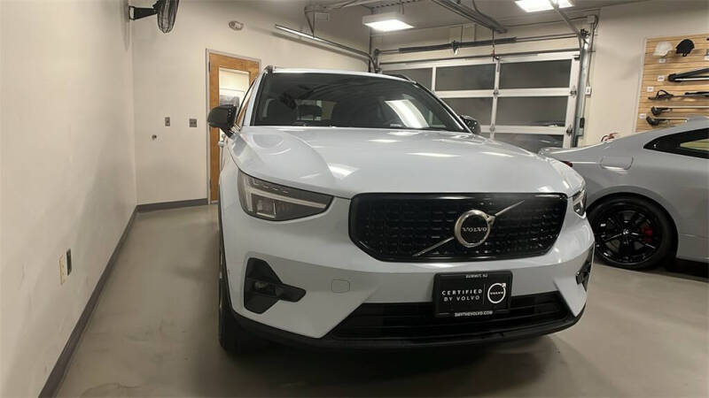 2025 Volvo XC40 B5 Plus Dark Theme