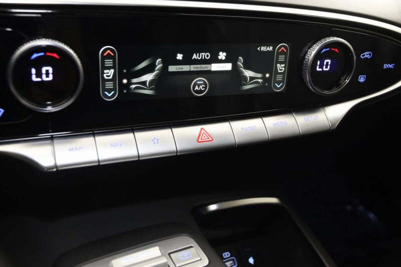 2022 Genesis GV70 2.5T Standard