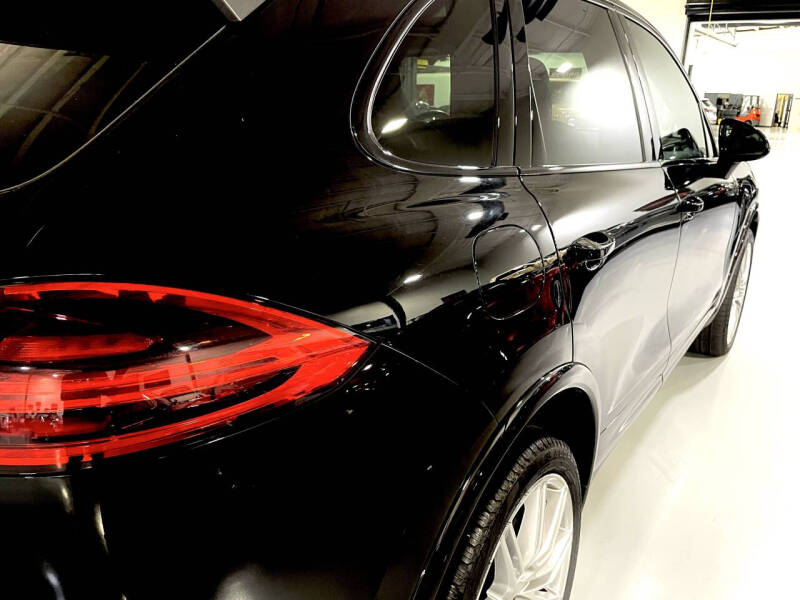2018 Porsche Cayenne Platinum Edition