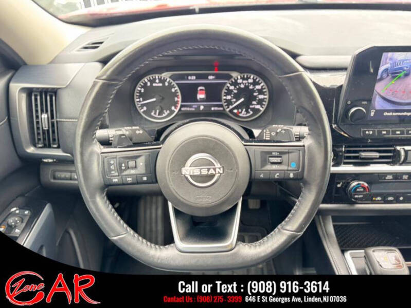 2022 Nissan Pathfinder SL