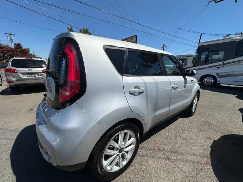 2017 Kia Soul +