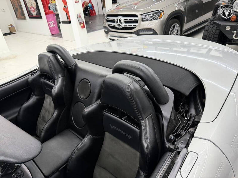2004 Dodge Viper SRT-10