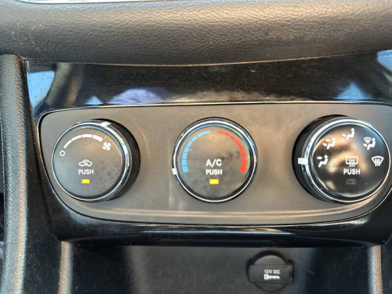 2013 Chrysler 200 LX