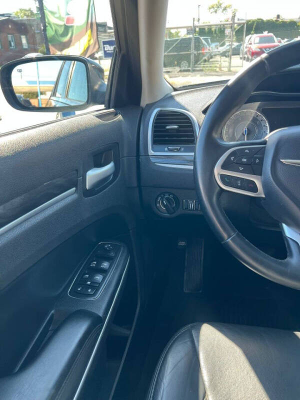 2017 Chrysler 300 Limited