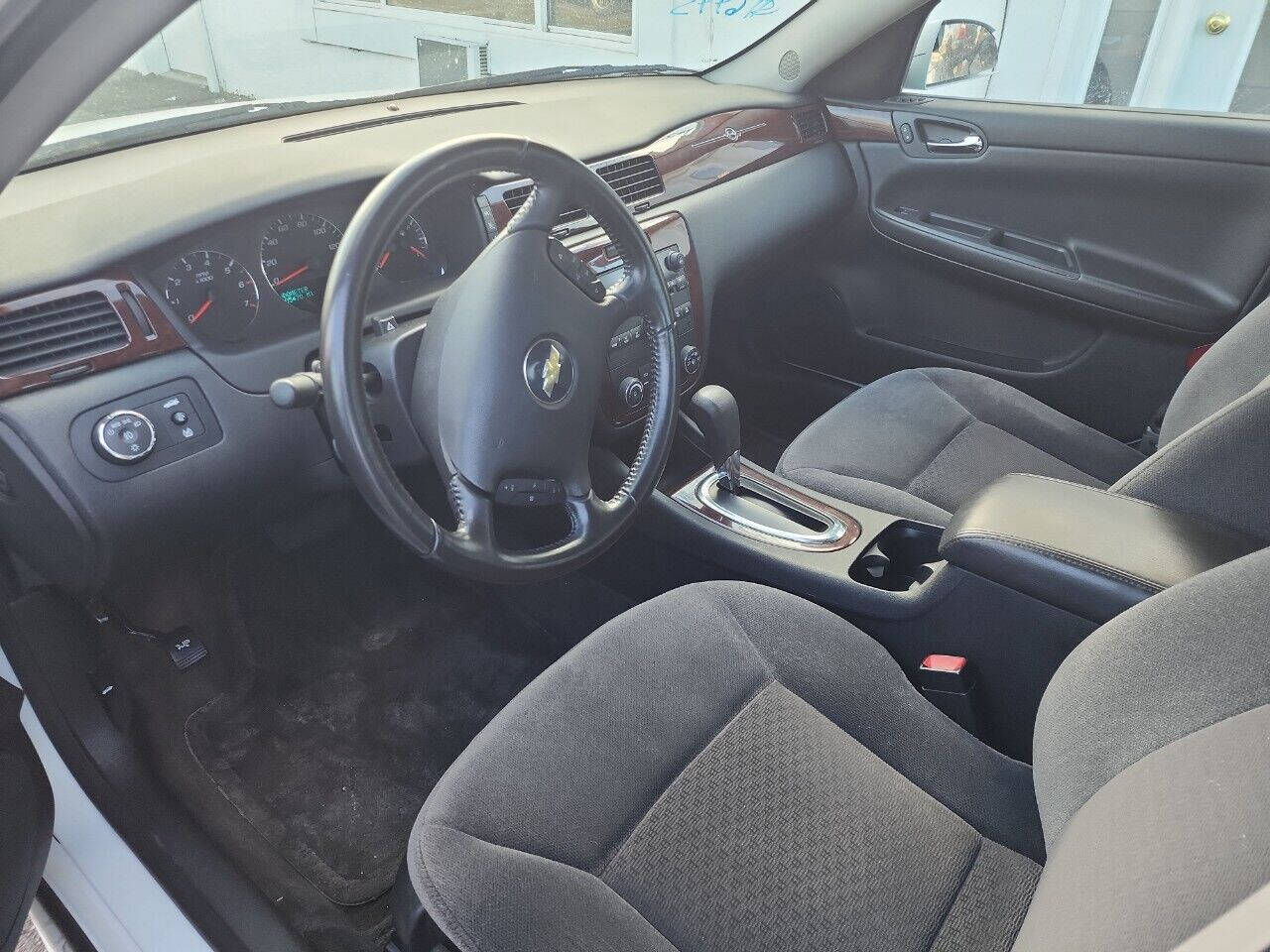 White 2011 Chevrolet Impala LT LT 4dr Sedan 5