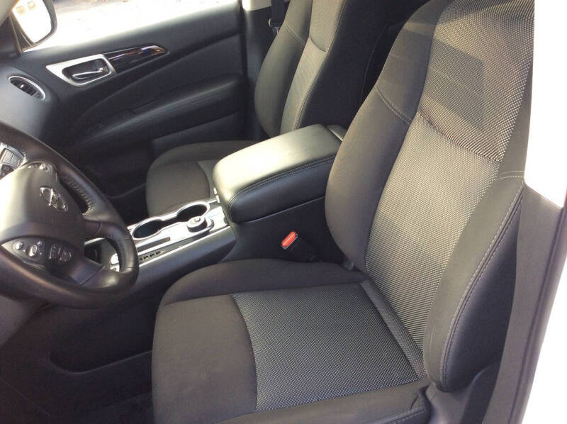 2020 Nissan Pathfinder SV