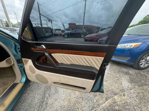 1992 Mercedes-Benz 400-Class 400 SE