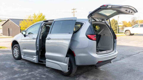 2024 Chrysler Pacifica Touring L