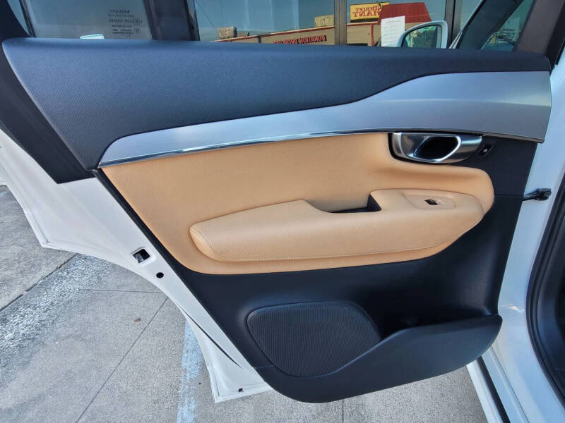 2018 Volvo XC90 T6 Momentum