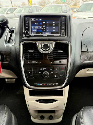 2013 Chrysler Town and Country Touring