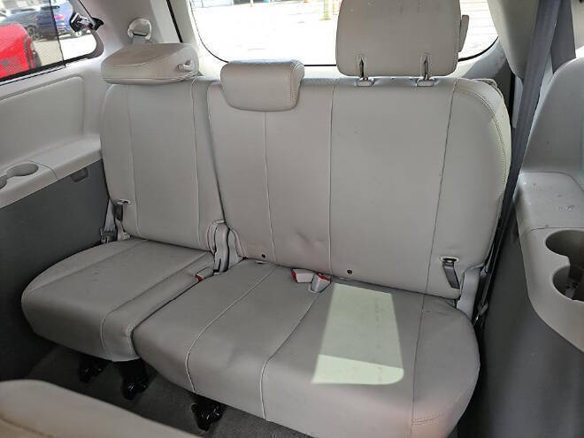 2014 Toyota Sienna XLE 8-Passenger