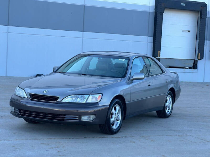 1999 Lexus ES 300 for sale at Clutch Motors in Lake Bluff IL