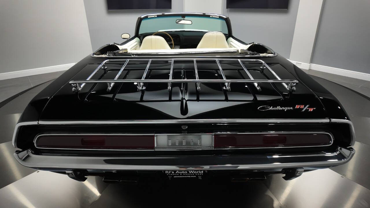 1970 Dodge Challenger 25