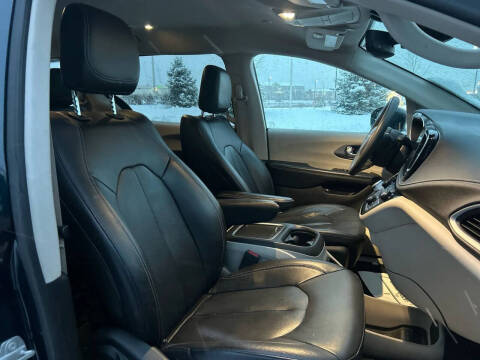 2022 Chrysler Pacifica Hybrid Touring L