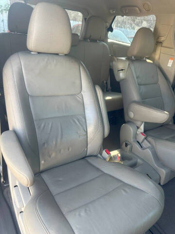 2017 Toyota Sienna XLE 8-Passenger