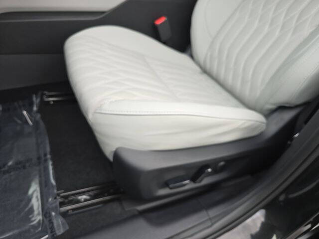 2025 Mitsubishi Outlander SEL Platinum Edition