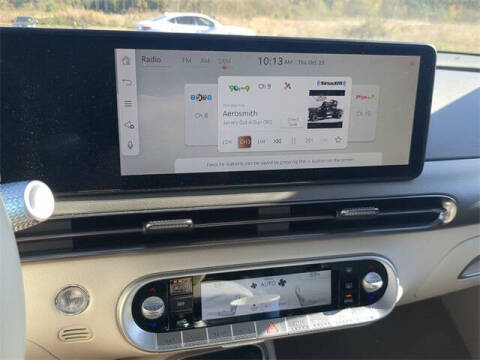 2024 Genesis GV60 Standard