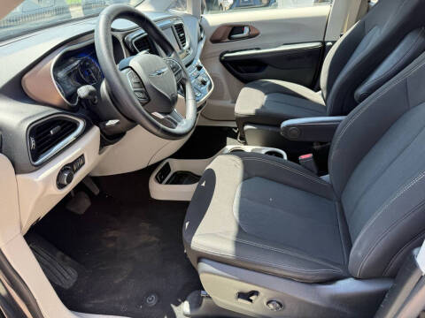 2020 Chrysler Voyager LX