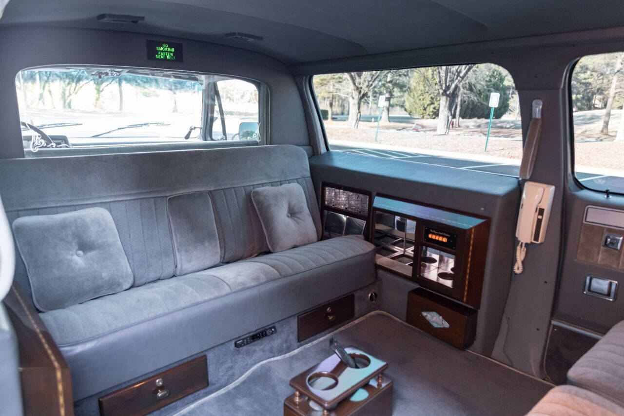 1988 Chevrolet Suburban 37