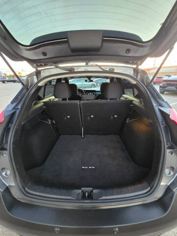 2020 Nissan Kicks SR