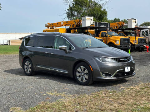 2017 Chrysler Pacifica Hybrid Platinum