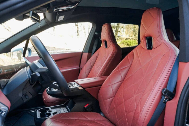 2025 BMW iX xDrive50