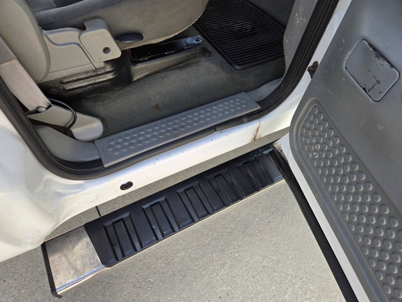 2004 Ford F-550 Super Duty 63