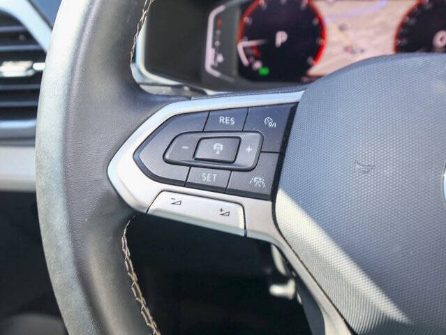 2025 Volkswagen Taos SEL 4Motion