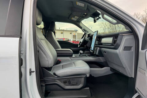 2025 Ford F-150 Lightning Flash