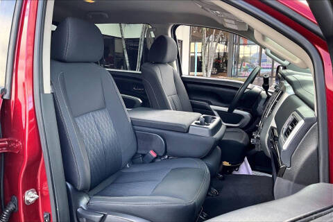 2017 Nissan Titan SV