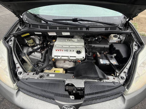 2005 Toyota Sienna LE 7 Passenger