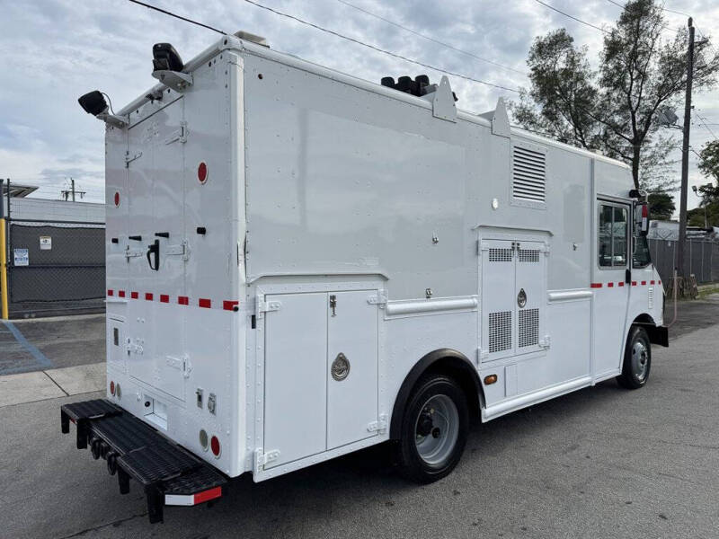 2016 Freightliner MT45 Chassis