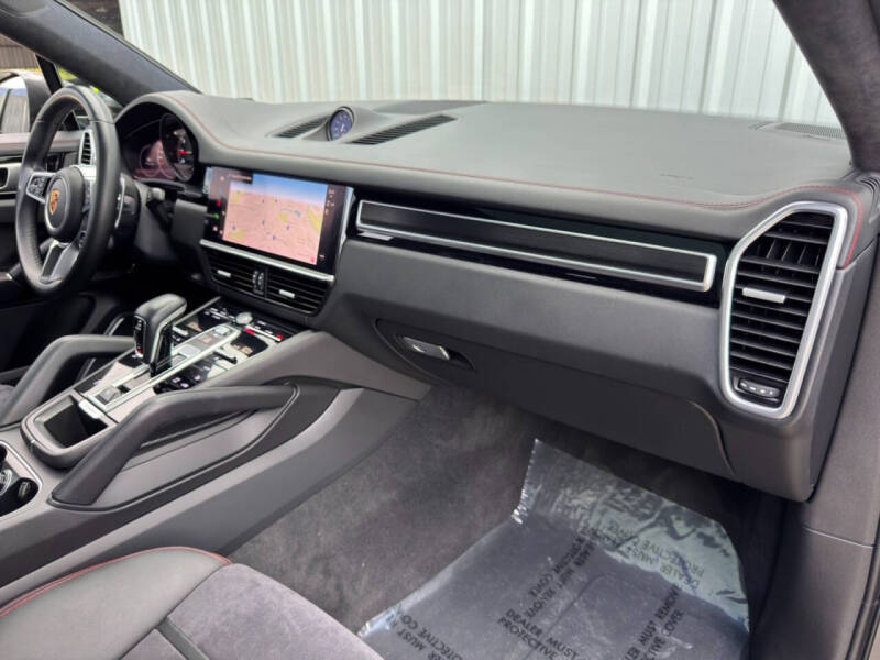 2022 Porsche Cayenne GTS Coupe