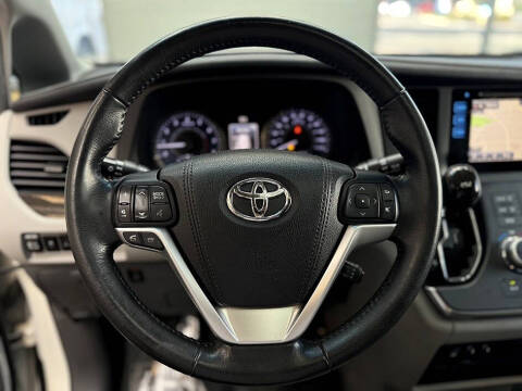 2015 Toyota Sienna XLE Premium 8-Passenger