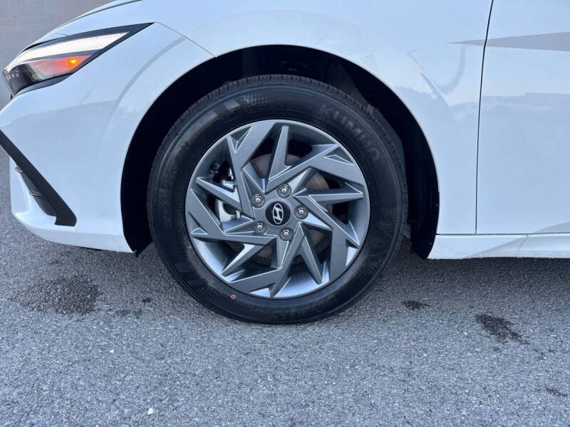2026 Hyundai Elantra Hybrid