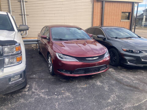2016 Chrysler 200 for sale at RT Auto Center in Quincy IL