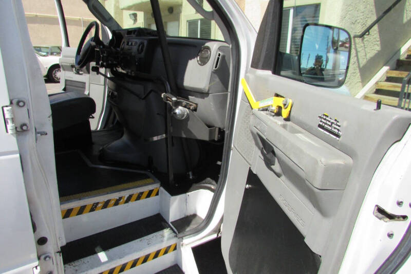 2011 Ford E-Series E-350 SD