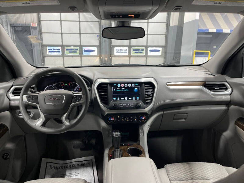 2017 GMC Acadia SLE-2