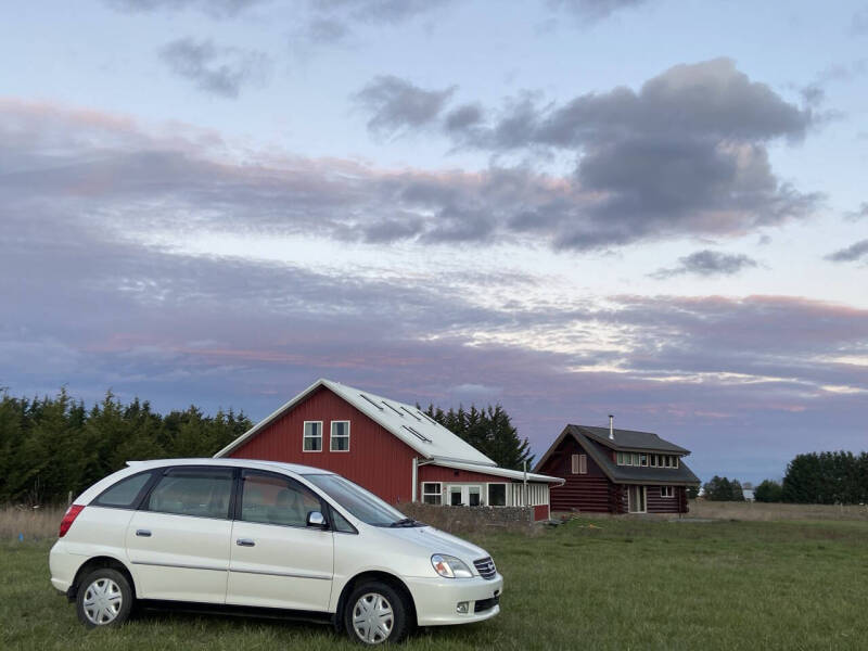 2000 Toyota Nadia