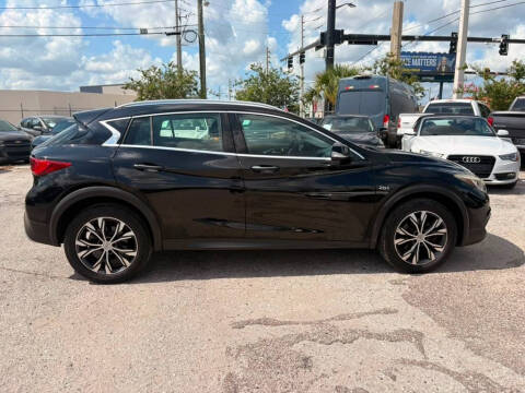 2017 Infiniti QX30 Luxury