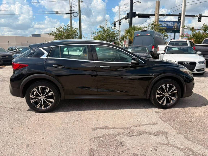 2017 Infiniti QX30 Luxury