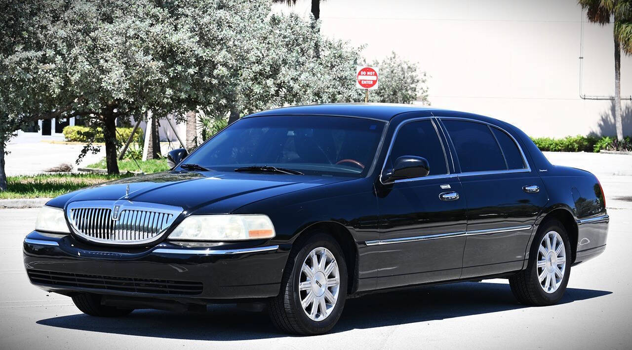 2011 Lincoln Town Car 3