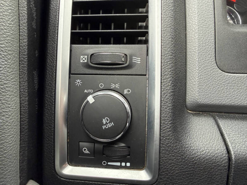 2016 RAM 1500 SLT