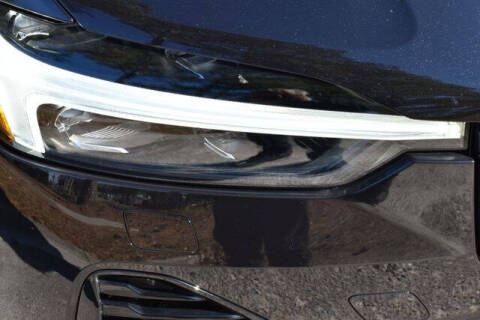 2024 Volvo XC60 Recharge T8 Core Dark Theme