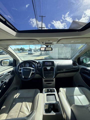 2012 Chrysler Town and Country Limited