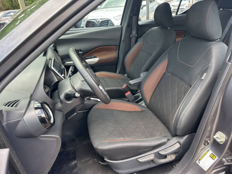 2020 Nissan Kicks SR